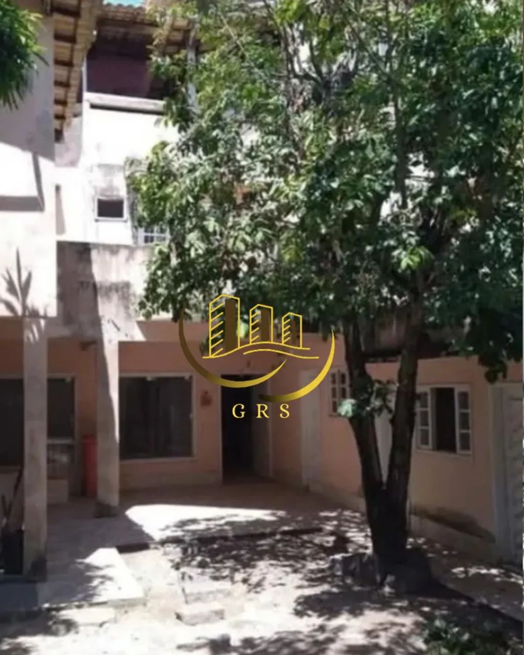 CASA À VENDA EM SÃO PEDRO DA ALDEIA-RJ.