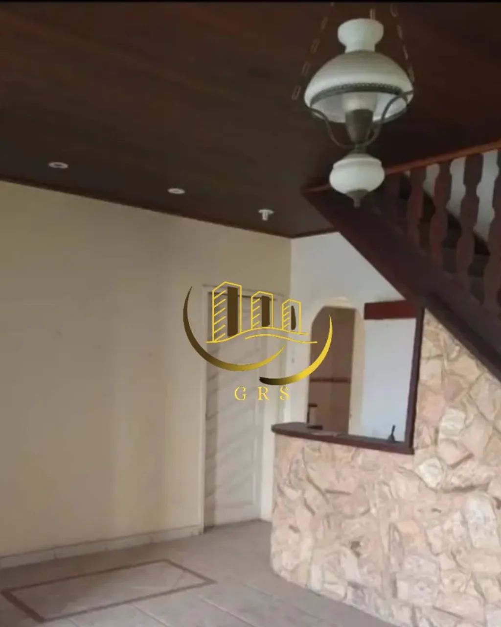 CASA À VENDA EM SÃO PEDRO DA ALDEIA-RJ.