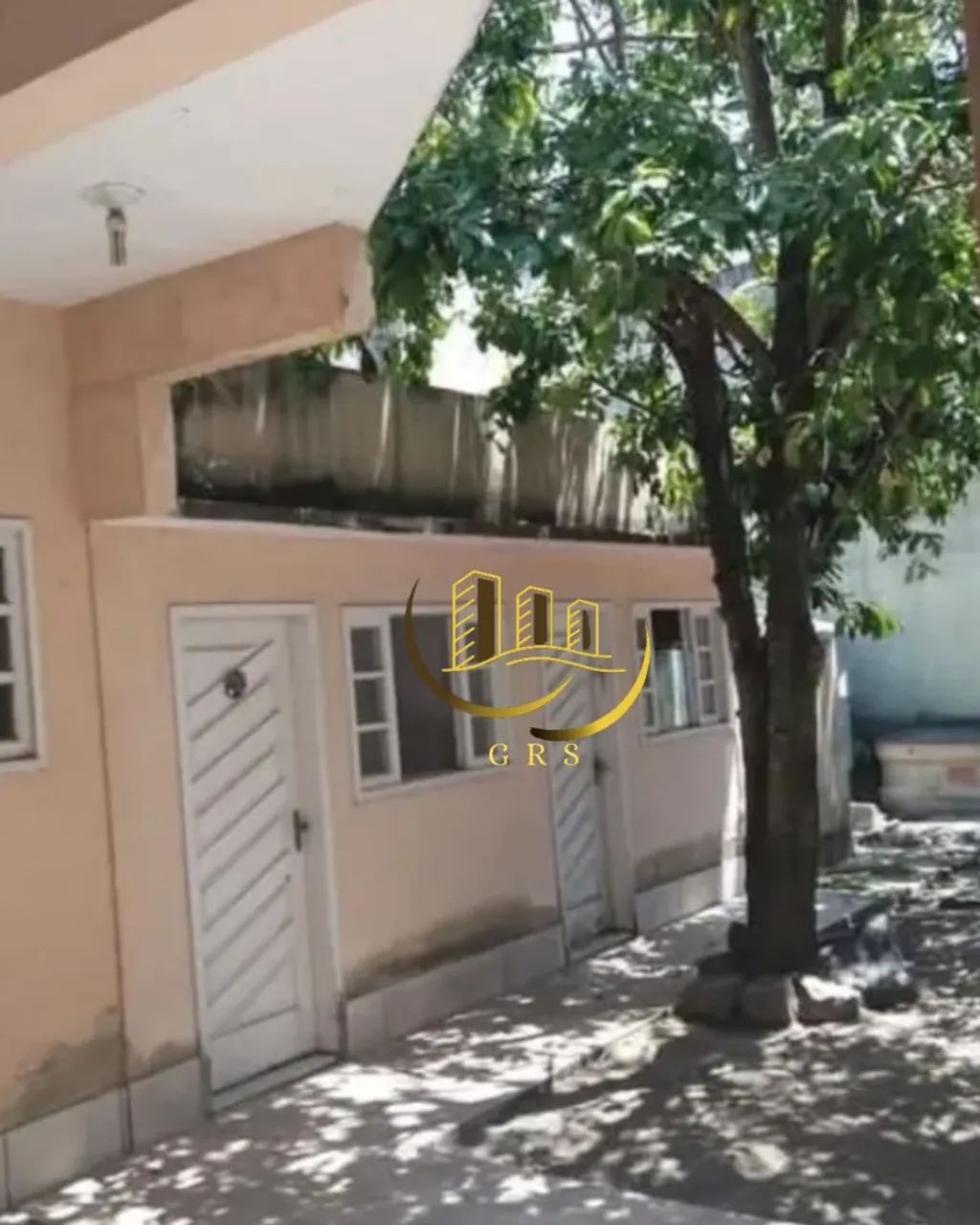 CASA À VENDA EM SÃO PEDRO DA ALDEIA-RJ.