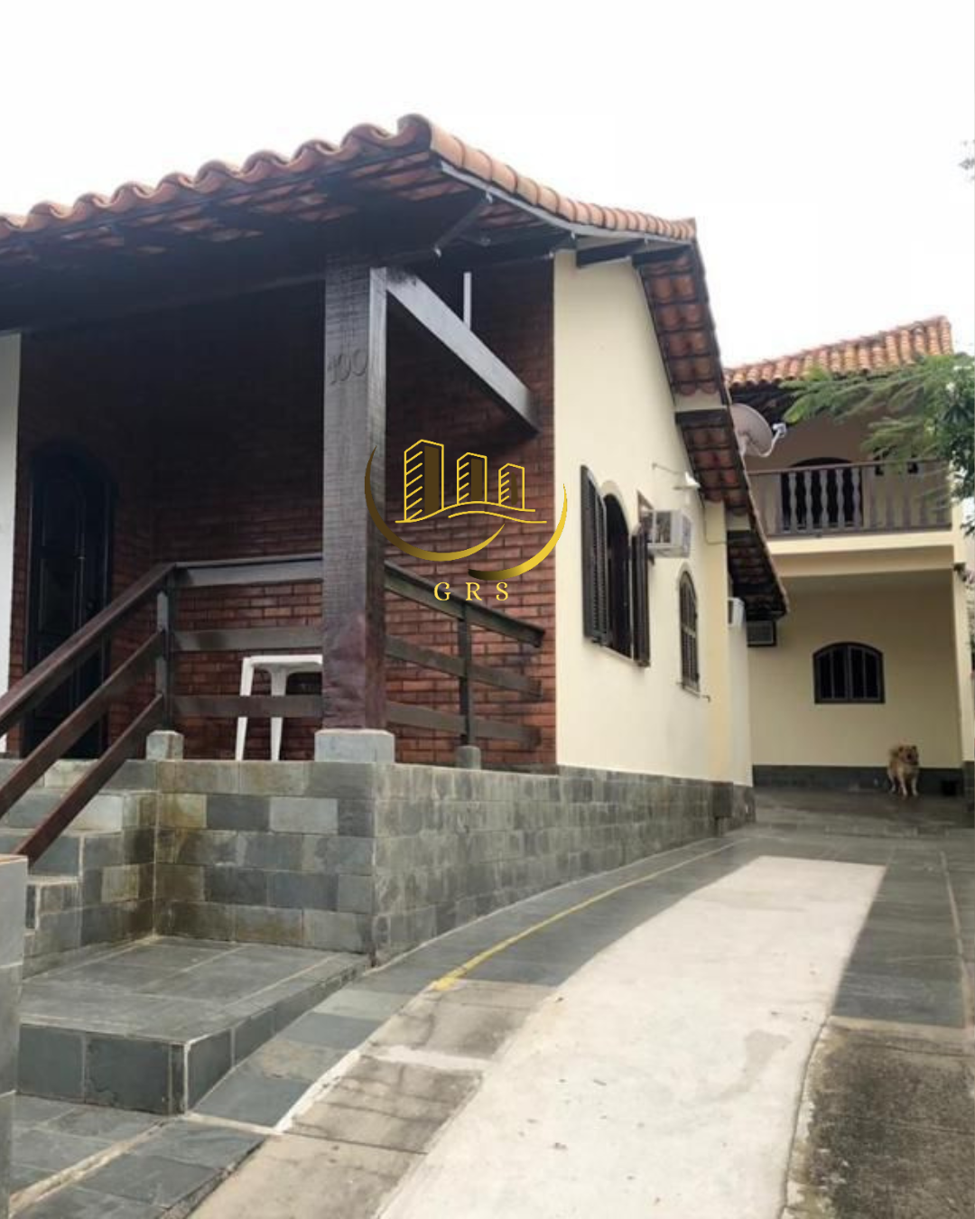 DUAS CASAS MAIS UMA SUÍTE À VENDA  PRAIA DA PITÓRIA EM SÃO PEDRO DA ALDEIA-RJ.