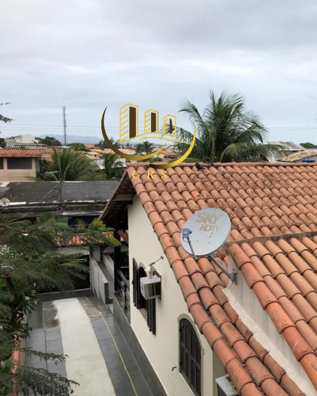 DUAS CASAS MAIS UMA SUÍTE À VENDA  PRAIA DA PITÓRIA EM SÃO PEDRO DA ALDEIA-RJ.