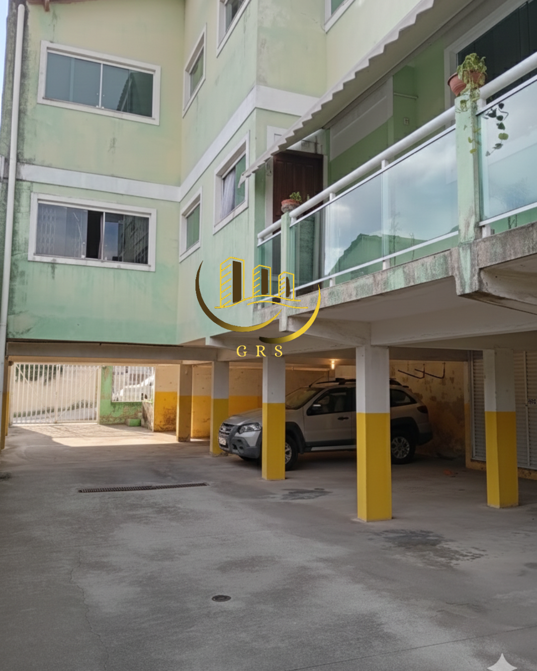 APARTAMENTO Á VENDA NO CENTRO DE SÃO PEDRO DA ALDEIA-RJ.