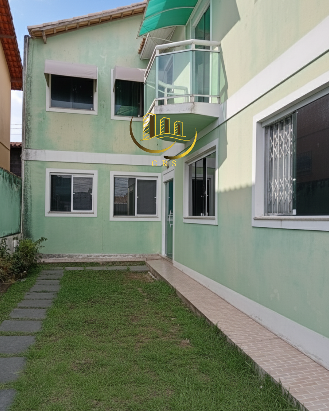 APARTAMENTO Á VENDA NO CENTRO DE SÃO PEDRO DA ALDEIA-RJ.