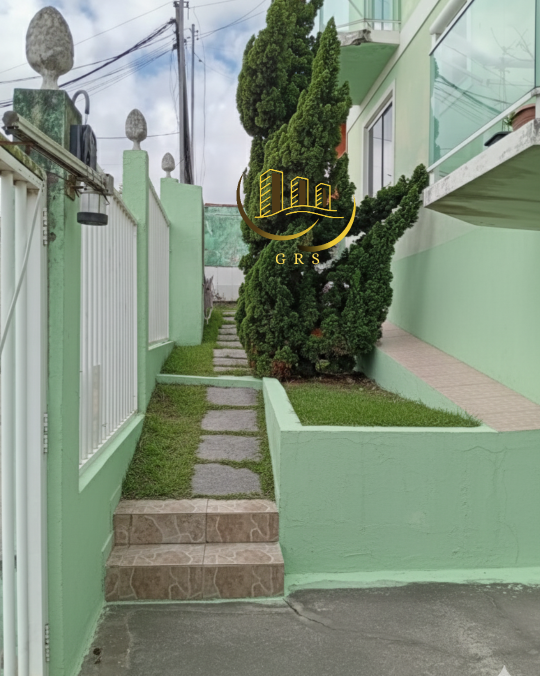 APARTAMENTO Á VENDA NO CENTRO DE SÃO PEDRO DA ALDEIA-RJ.