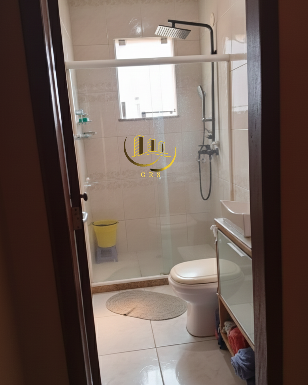 APARTAMENTO Á VENDA NO CENTRO DE SÃO PEDRO DA ALDEIA-RJ.