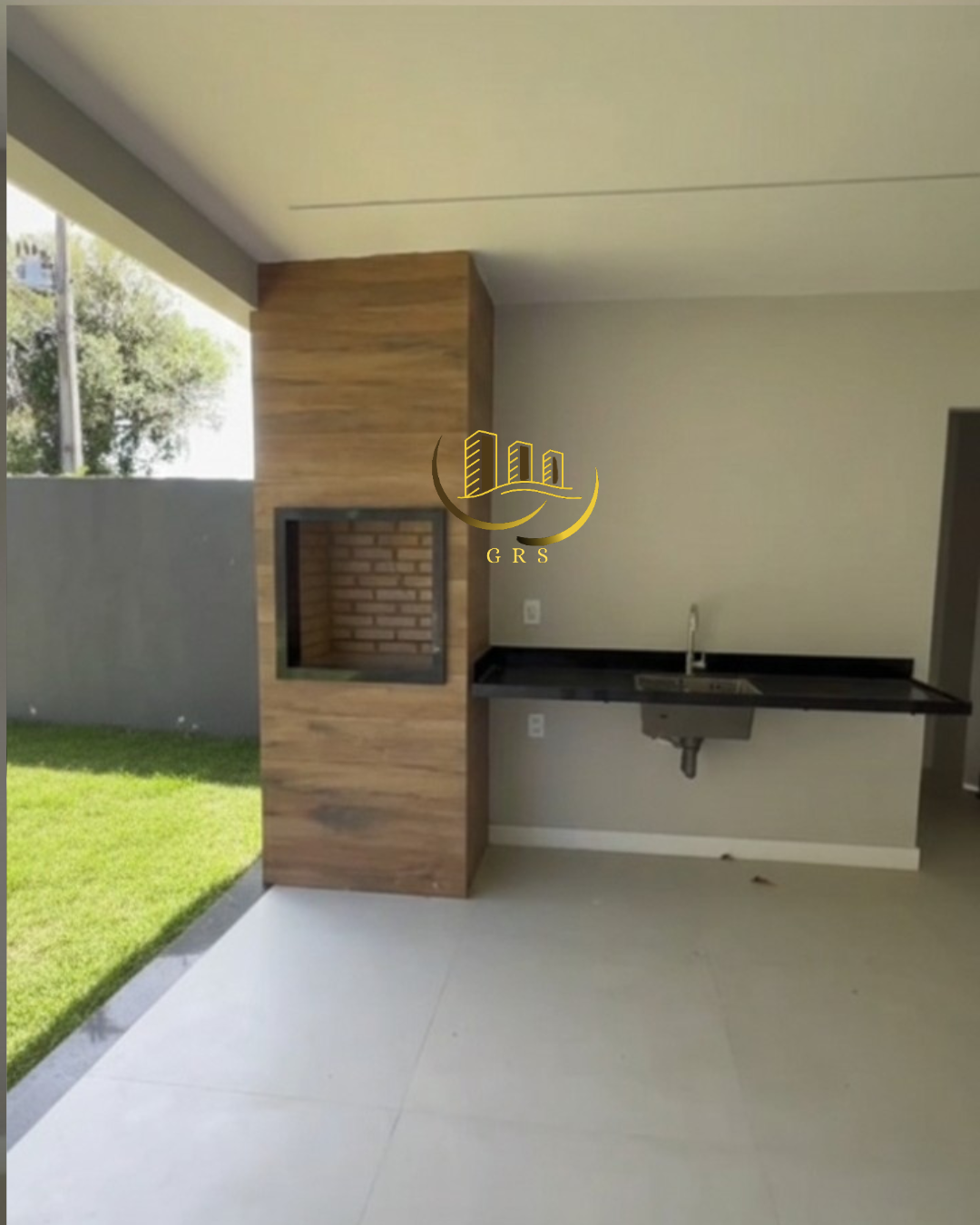 CASA Á VENDA EM CONDOMÍNIO DE LUXO EM SÃO PEDRO DA ALDEIA-RJ.