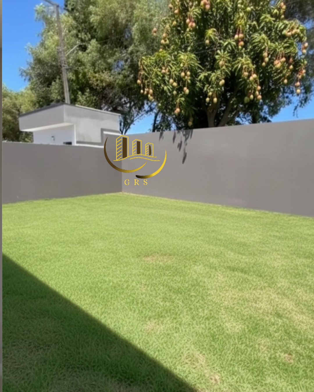 CASA Á VENDA EM CONDOMÍNIO DE LUXO EM SÃO PEDRO DA ALDEIA-RJ.