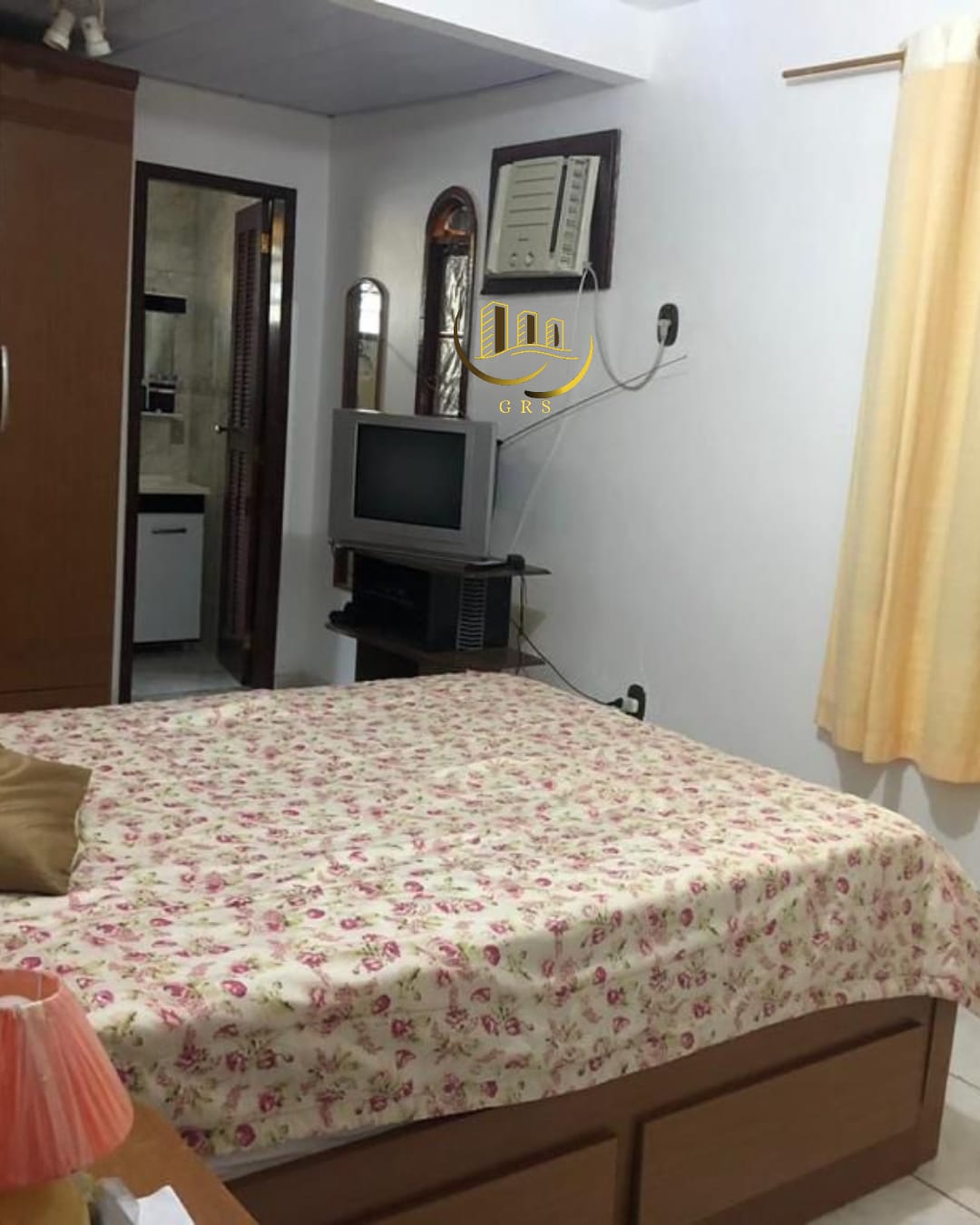 DUAS CASAS MAIS UMA SUÍTE À VENDA  PRAIA DA PITÓRIA EM SÃO PEDRO DA ALDEIA-RJ.