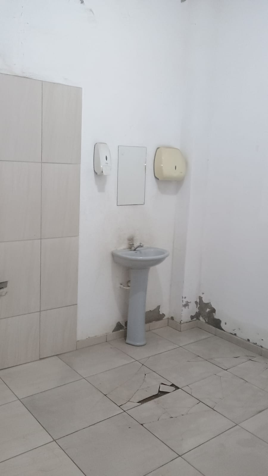 ALUGA-SE LOJA EM CAMPO REDONDO SÃO PEDRO DA ALDEIA-RJ.