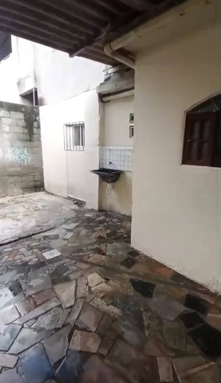 CASA À VENDA NA ESTRADA DOS PASSAGEIROS PORTO DO CARRO EM SÃO PEDRO DA ALDEIA-RJ.